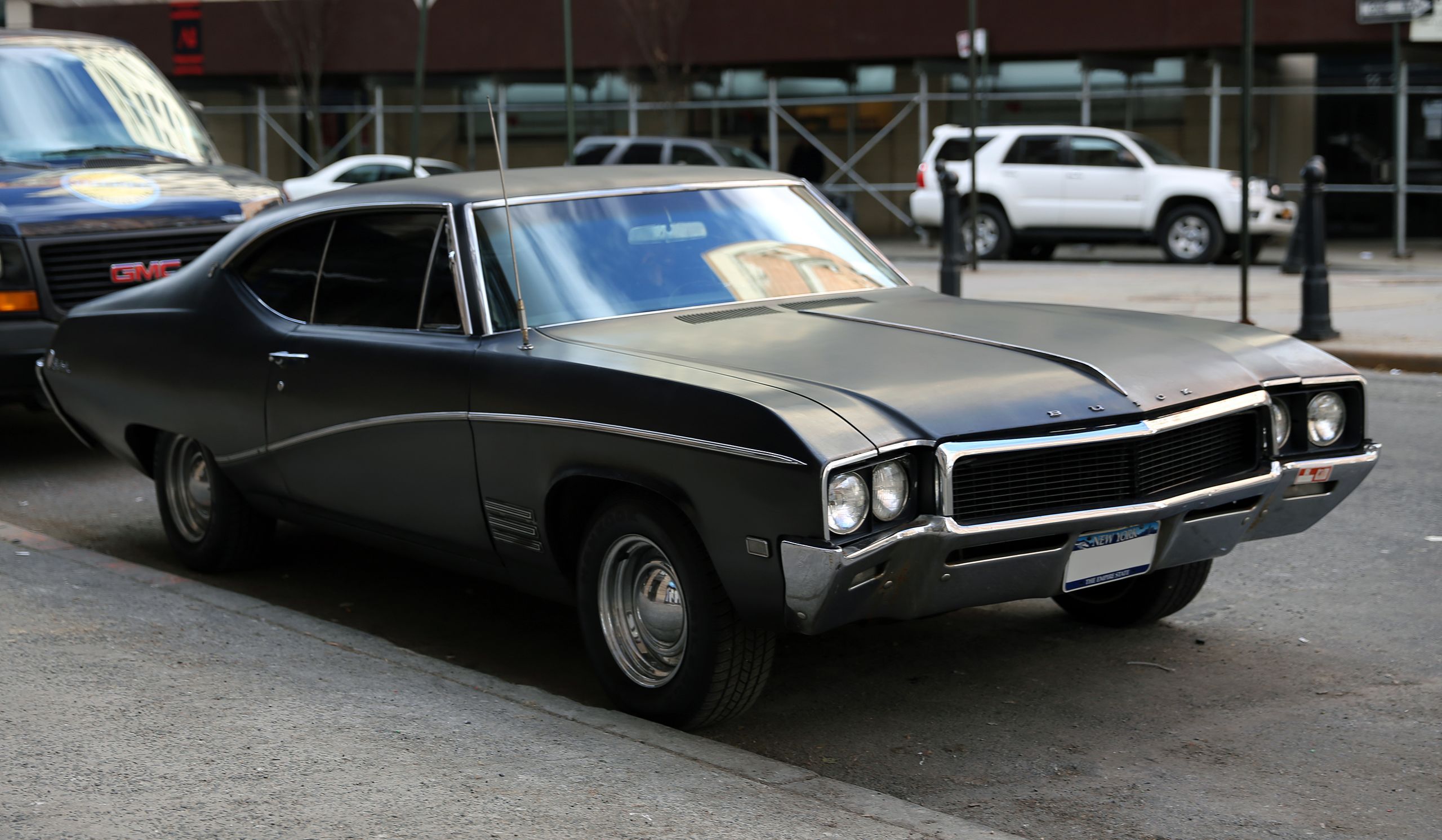 1968_Buick_Skylark_black_2-door_hardtop_in_NY,_front