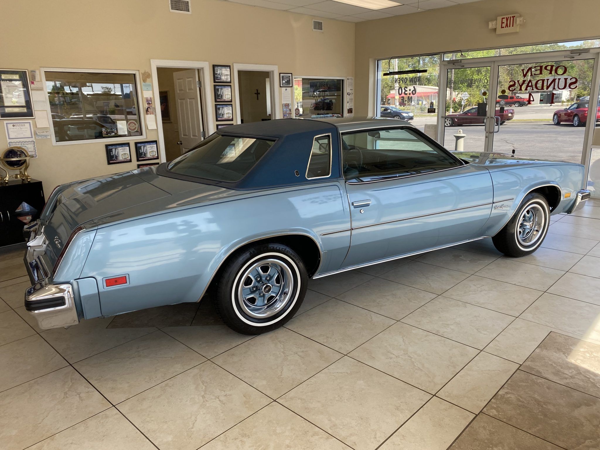 1976 Oldsmobile Cutlass Supreme rear view side