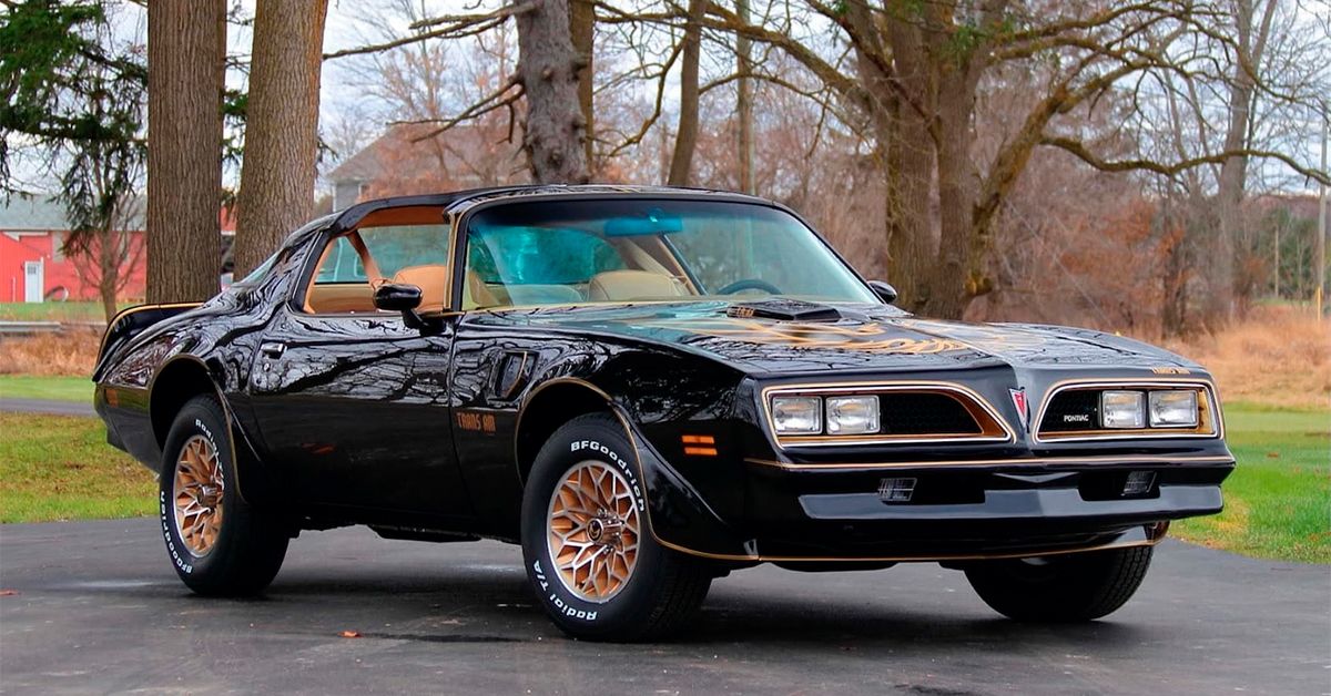 1977 Pontiac Firebird Trans Am Special Edition - Front Left Angle