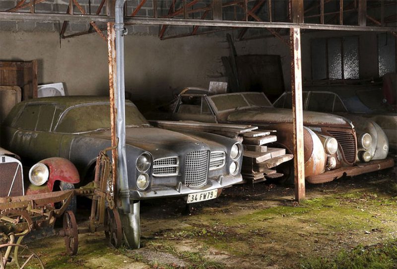 Facel Vega (left) and a Talbot-Lago (right)