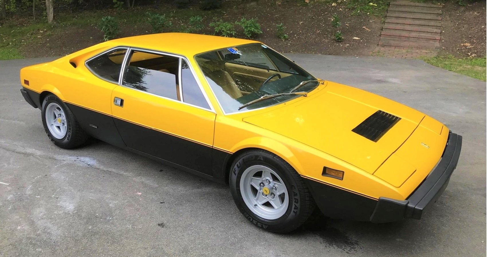 Ferrari 308 GT4 - top