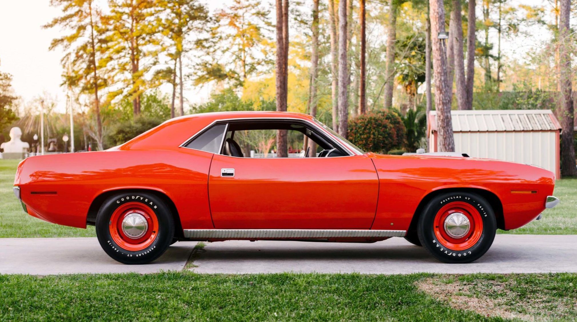 A closer look at the 1970 Plymouth Hemi 'Cuda profile.