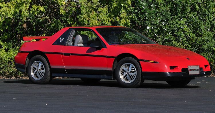 Pontiac-Fiero-SE-Front-Side