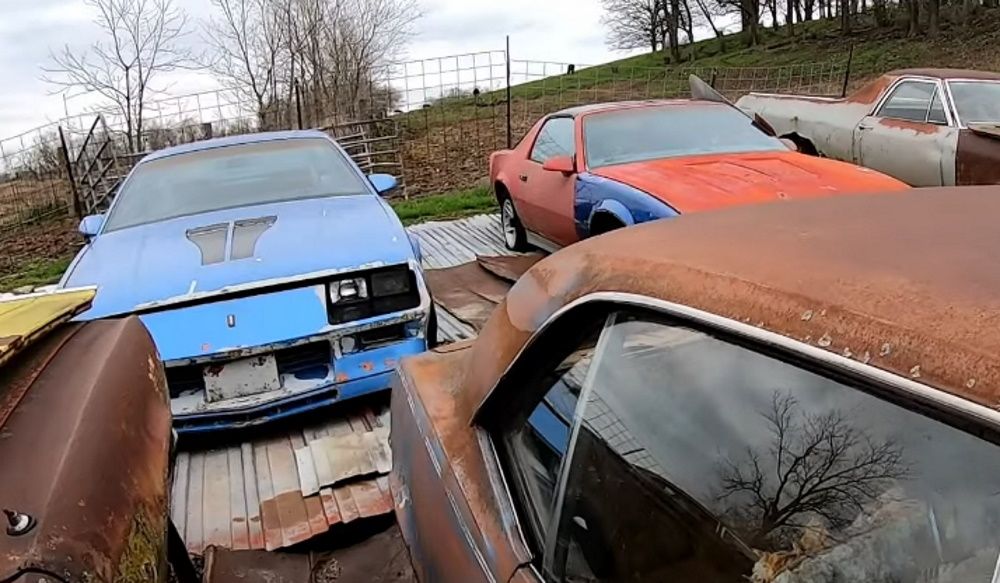 A pair of third-generation Camaros at this graveyard