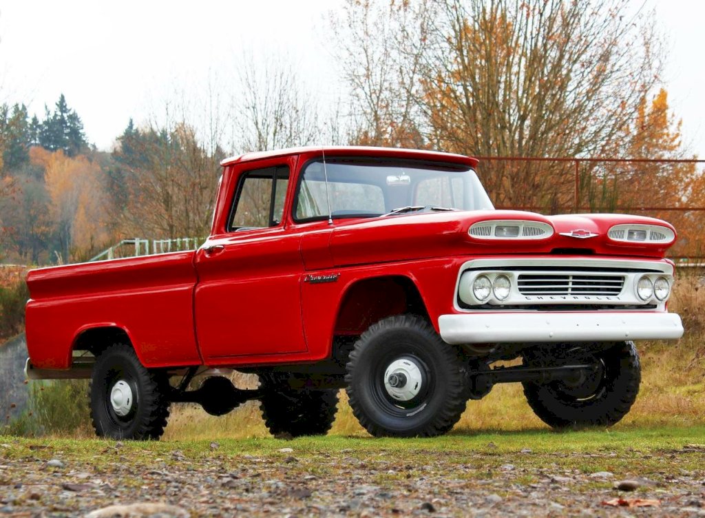  The Chevrolet C10 (two-wheel drive) and K10 (four-wheel drive) were the half-ton pickup models in the 1960-1966 series. 