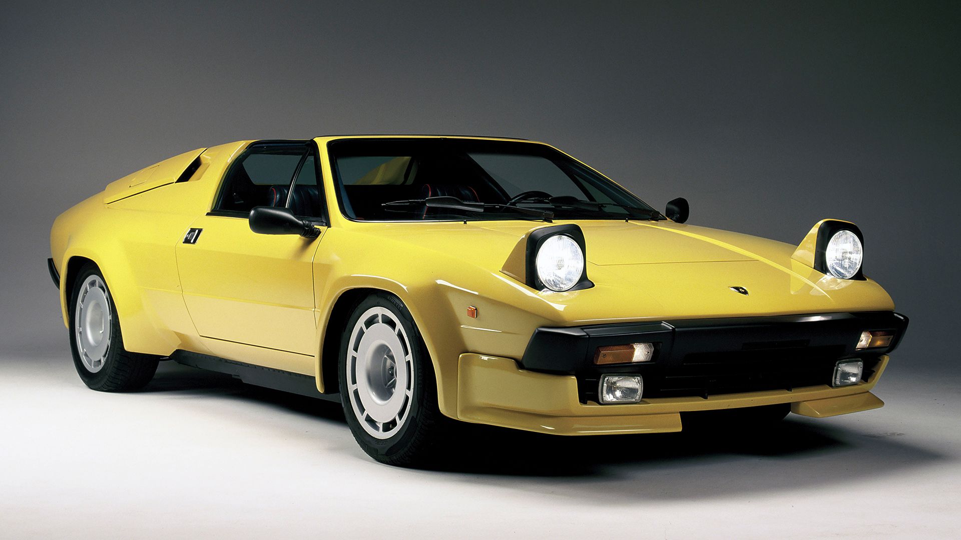 Lamborghini Jalpa sportscar front view